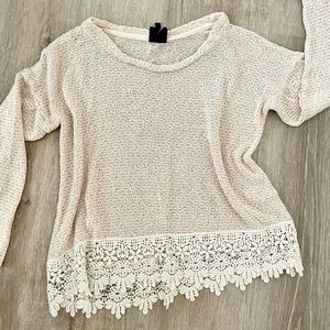 Bobaeu beige lace trim soft pullover size M